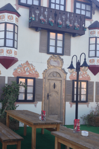Terraza del restaurante alemán.