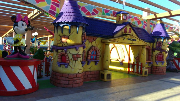 Entrada a la zona infantil de La Zenia Boulevard