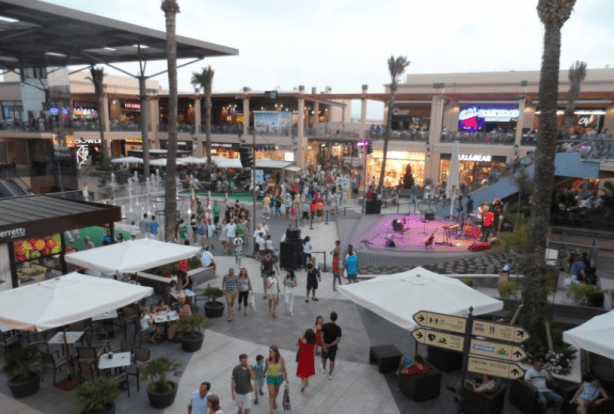 Plaza principal en La Zenia Boulevard