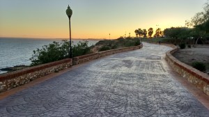 Paseo marítimo Aquamarina en Cabo Roig, sin coches ni locales comerciales