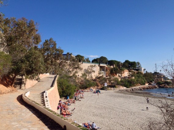 playa cabo roig en diciembre un dia de viento