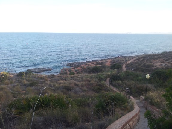 Paseo por la playa fósil en Cabo Roig