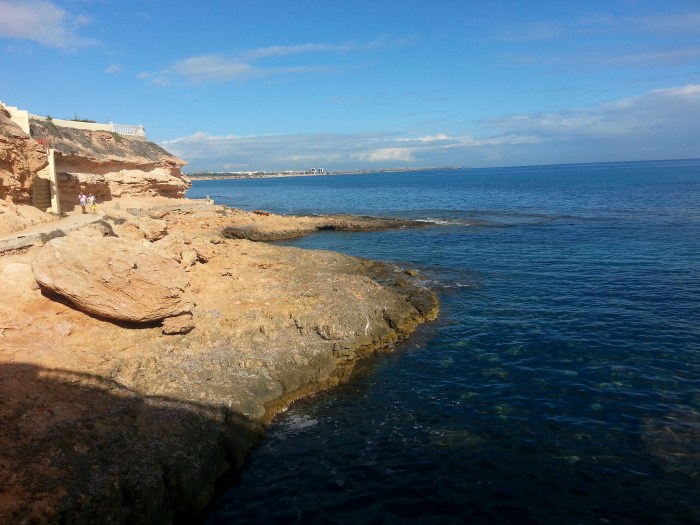 Paseo que bordea cabo Roig